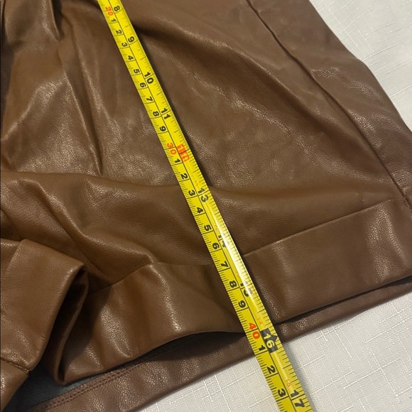 PAIGE Brown faux leather shorts SZ 10 high-rise fit pleated front pockets casual - Picture 10 of 15